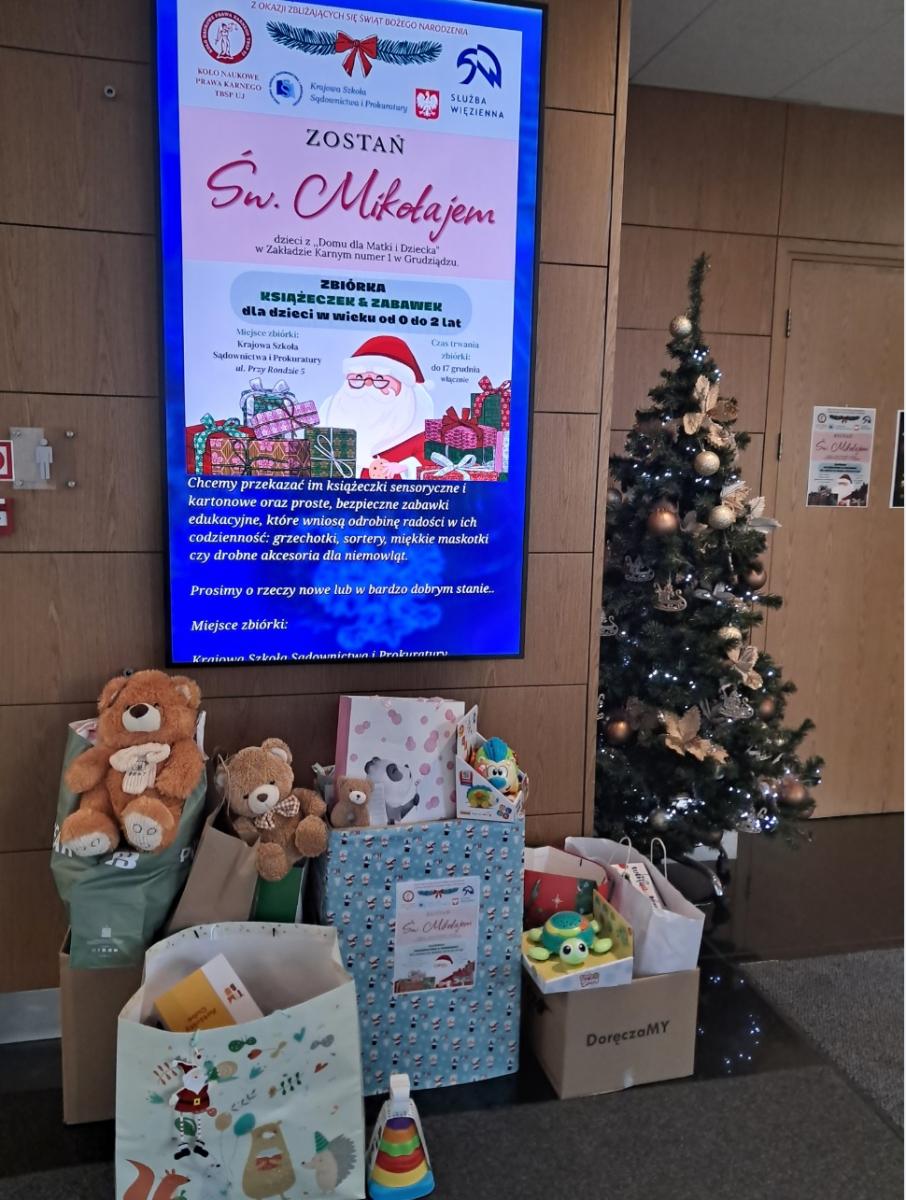 zgromadzone w wyniku zbiórki prezenty dla najmłodszych