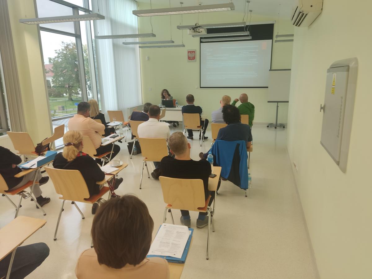 Pani Beata Wojdak - prokurator Prokuratury Krajowej prowadząca warsztaty w ramach projektu "Zorganizowana przestępczość transgraniczna ze szczególnym uwzględnieniem metod zabezpieczania i odzyskiwania mienia pochodzącego z przestępstw"
