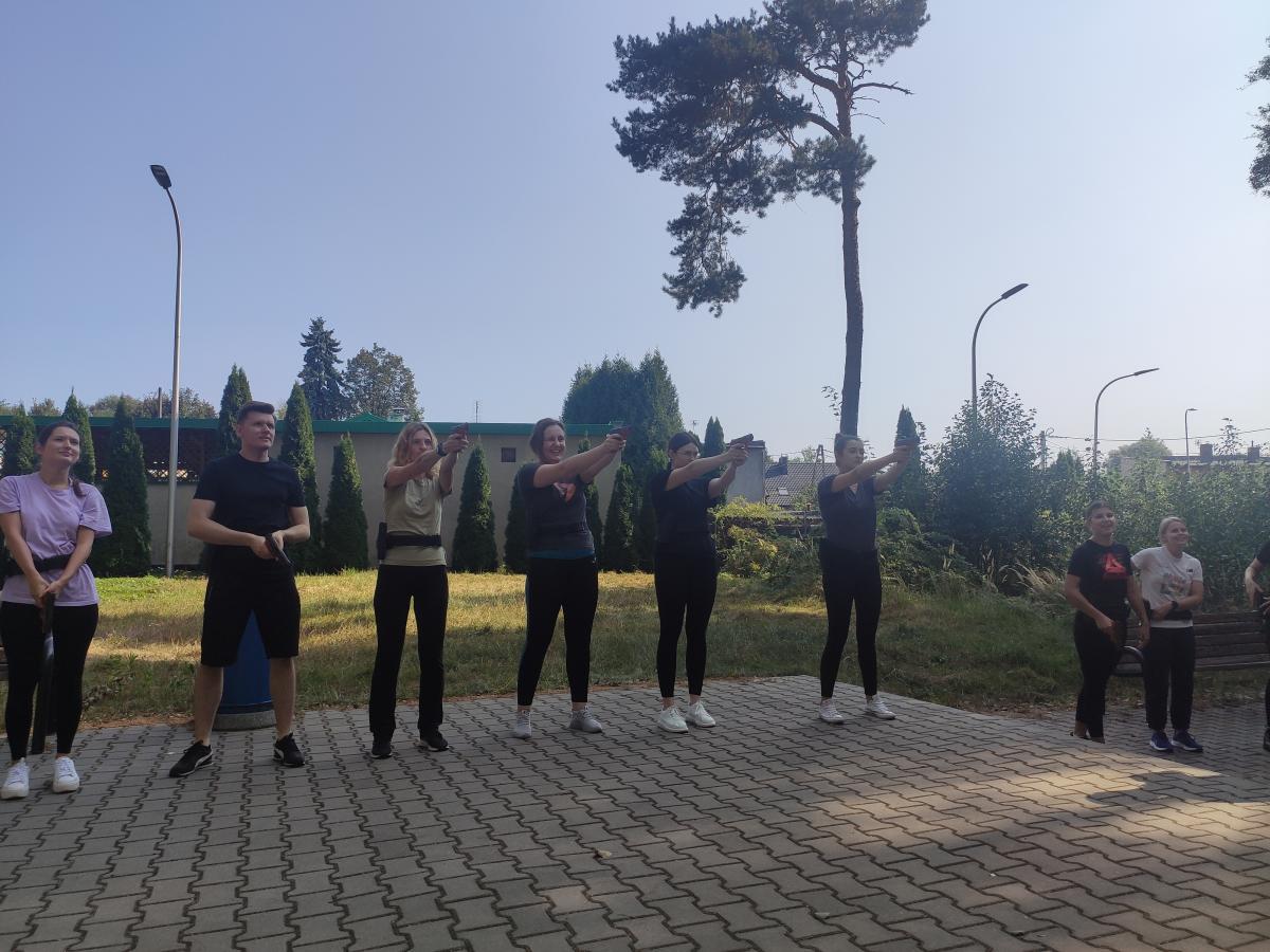 ćwiczenia II grupy  aplikantów XV rocznika  z użyciem atrap broni palnej,